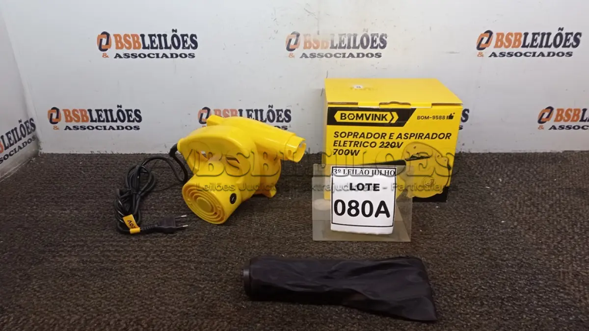 LOTE 080 - SOPRADOR  E ASPIRADOR ELÉTRICO 220V 700W 13600RPM (NO ESTADO) ATENÇÃO! FAZER A VISITAÇÃO ANTES DE ARREMATAR, NÃO SABEMOS SE FUNCIONA, LEILÃO NÃO TEM GARANTIA E NEM DEVOLUÇÃO, SUJEITO A POSSÍVEIS AVARIAS VISÍVEIS/OCULTAS E/OU AUSÊNCIA DE COMPONENTES.