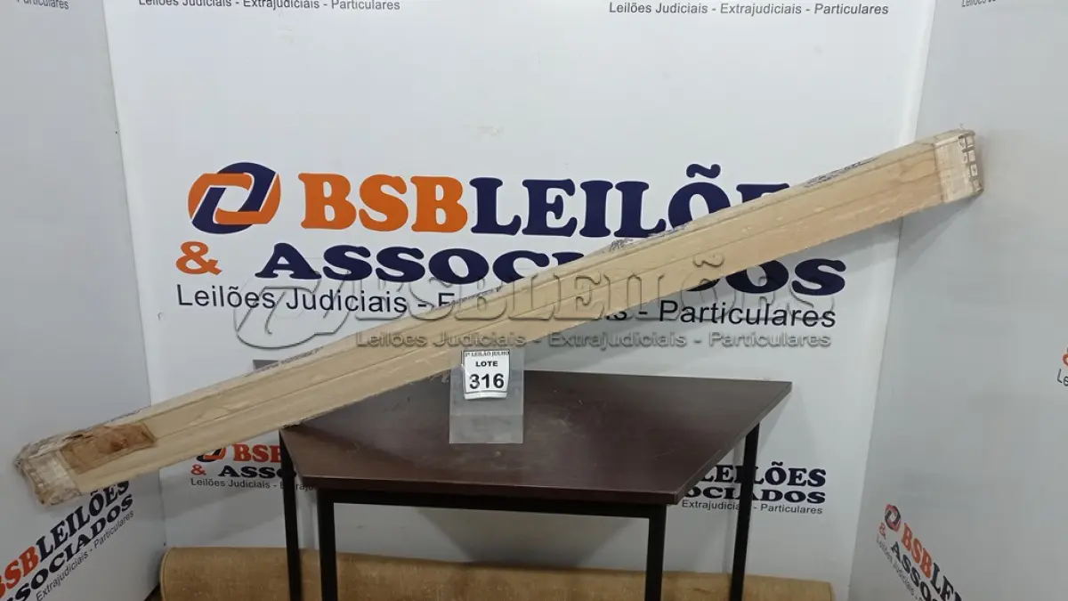 LOTE 316 - 01 PORTA SANFONADA. (NO ESTADO) ATENÇÃO! FAZER A VISITAÇÃO ANTES DE ARREMATAR, NÃO SABEMOS SE FUNCIONA, LEILÃO NÃO TEM GARANTIA E NEM DEVOLUÇÃO, SUJEITO A POSSÍVEIS AVARIAS VISÍVEIS/OCULTAS E/OU AUSÊNCIA DE COMPONENTES.