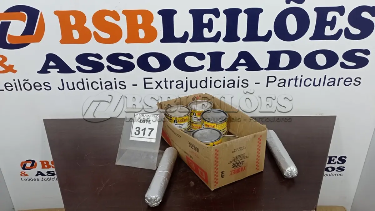 LOTE 317 - 10 LATAS DE MASSA ADESIVA PLÁSTICA MARCA IBERÊ CORES VARIADAS 02 BISNAGAS DE PRO PU. (NO ESTADO) ATENÇÃO! FAZER A VISITAÇÃO ANTES DE ARREMATAR, NÃO SABEMOS SE FUNCIONA, LEILÃO NÃO TEM GARANTIA E NEM DEVOLUÇÃO, SUJEITO A POSSÍVEIS AVARIAS VISÍVEIS/OCULTAS E/OU AUSÊNCIA DE COMPONENTES.