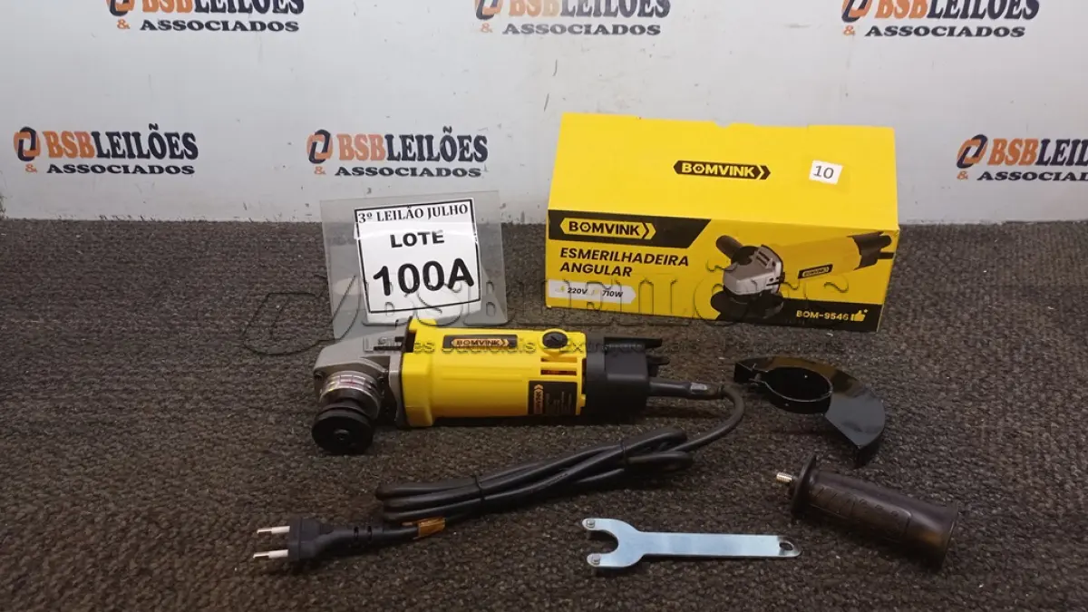 LOTE 100 - ESMERILHADEIRA ANGULAR 220V 710W  ACESSÓRIOS 1CHAVE 1PROTETOR 1MANOPLA (NO ESTADO) ATENÇÃO! FAZER A VISITAÇÃO ANTES DE ARREMATAR, NÃO SABEMOS SE FUNCIONA, LEILÃO NÃO TEM GARANTIA E NEM DEVOLUÇÃO, SUJEITO A POSSÍVEIS AVARIAS VISÍVEIS/OCULTAS E/OU AUSÊNCIA DE COMPONENTES.