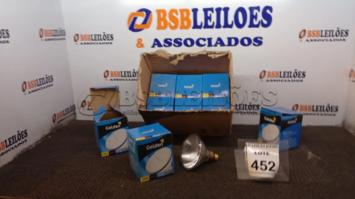 LOTE 452 - 09 LÂMPADAS HALÓGENAS PAR 38 100W 220V MARCA GOLDEN. (NO ESTADO) ATENÇÃO! FAZER A VISITAÇÃO ANTES DE ARREMATAR, NÃO SABEMOS SE FUNCIONA, LEILÃO NÃO TEM GARANTIA E NEM DEVOLUÇÃO, SUJEITO A POSSÍVEIS AVARIAS VISÍVEIS/OCULTAS E/OU AUSÊNCIA DE COMPONENTES.