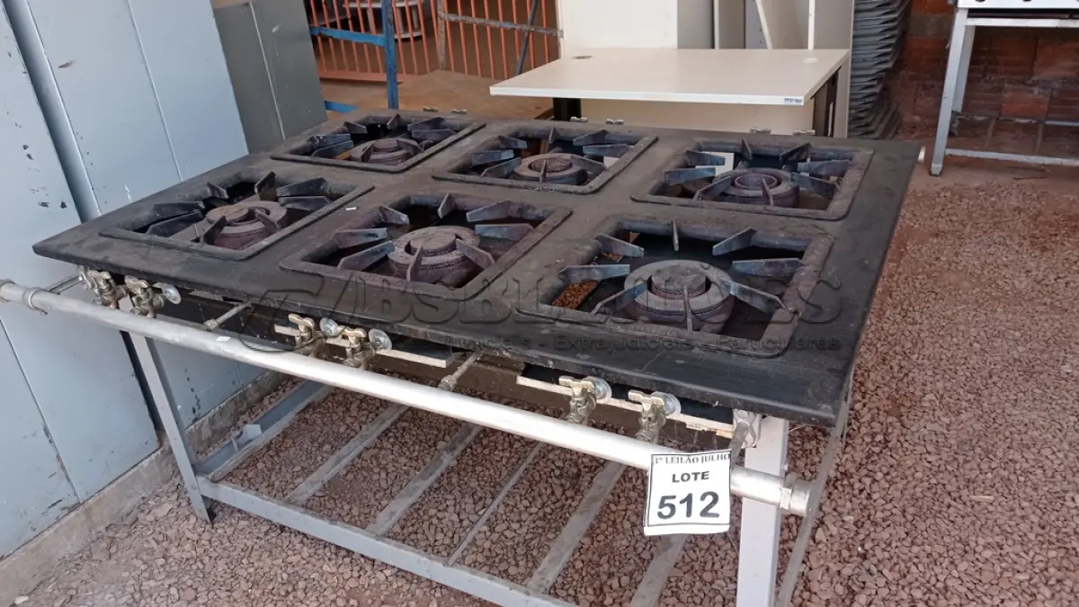LOTE 490 - 01 FOGÃO INDUSTRIAL 6 BOCAS. (NO ESTADO) ATENÇÃO! FAZER A VISITAÇÃO ANTES DE ARREMATAR, NÃO SABEMOS SE FUNCIONA, LEILÃO NÃO TEM GARANTIA E NEM DEVOLUÇÃO, SUJEITO A POSSÍVEIS AVARIAS VISÍVEIS/OCULTAS E/OU AUSÊNCIA DE COMPONENTES.