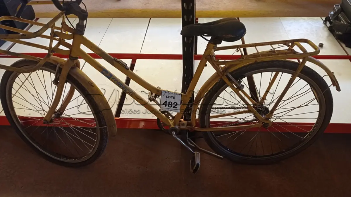 LOTE 482 - 01 BICICLETA CARGUEIRA COR AMARELA. (NO ESTADO) ATENÇÃO! FAZER A VISITAÇÃO ANTES DE ARREMATAR, NÃO SABEMOS SE FUNCIONA, LEILÃO NÃO TEM GARANTIA E NEM DEVOLUÇÃO, SUJEITO A POSSÍVEIS AVARIAS VISÍVEIS/OCULTAS E/OU AUSÊNCIA DE COMPONENTES.