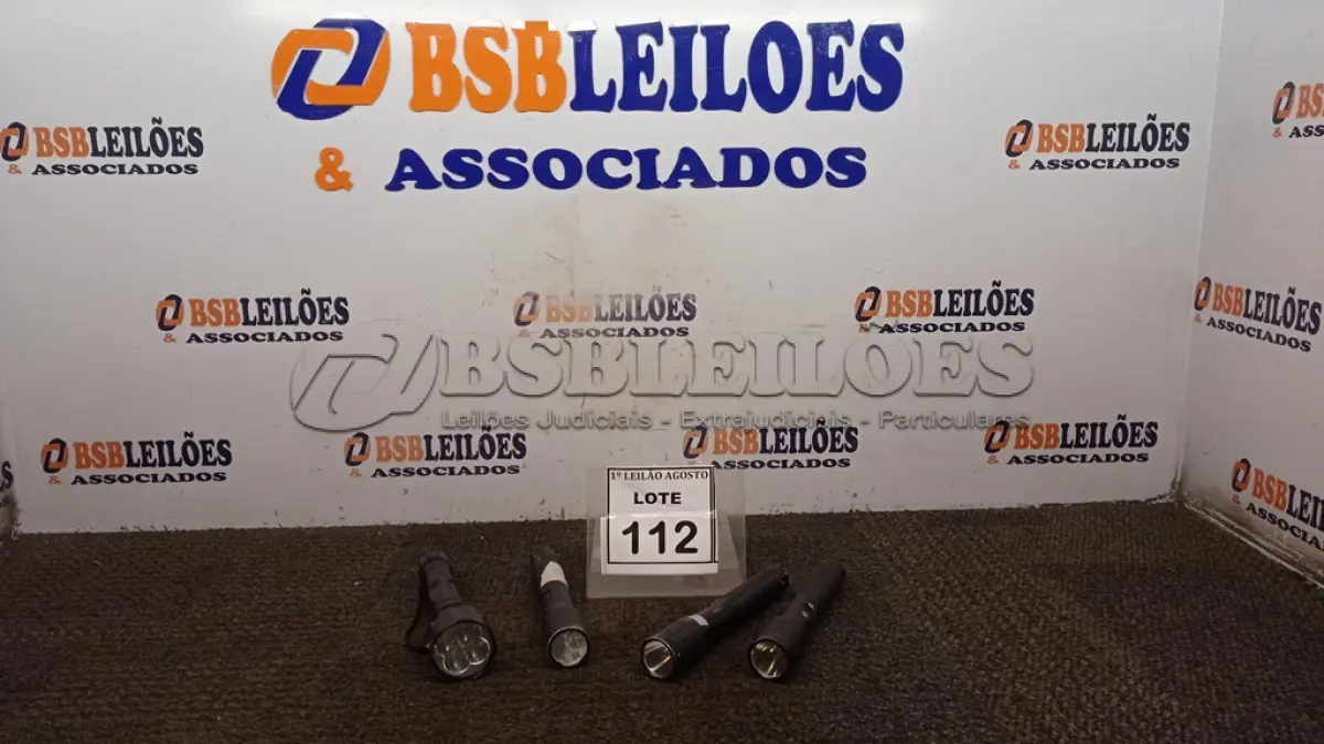 LOTE 112 - 04 LANTERNAS. (NO ESTADO) ATENÇÃO! FAZER A VISITAÇÃO ANTES DE ARREMATAR, NÃO SABEMOS SE FUNCIONA. LEILÃO NÃO TEM GARANTIA E NEM DEVOLUÇÃO, SUJEITO A POSSÍVEIS AVARIAS VISÍVEIS/OCULTAS E/OU AUSÊNCIA DE COMPONENTES.