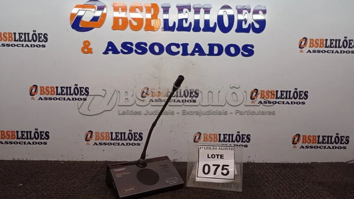 LOTE 075 - 01 MICROFONE DE MESA COM BASE. (NO ESTADO) ATENÇÃO! FAZER A VISITAÇÃO ANTES DE ARREMATAR, NÃO SABEMOS SE FUNCIONA. LEILÃO NÃO TEM GARANTIA E NEM DEVOLUÇÃO, SUJEITO A POSSÍVEIS AVARIAS VISÍVEIS/OCULTAS E/OU AUSÊNCIA DE COMPONENTES.