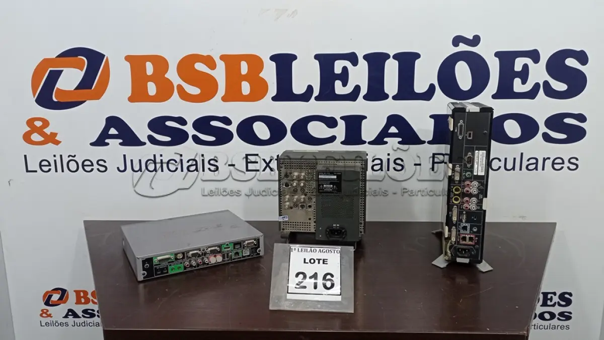 LOTE 216 - 01 SISTEMA DE VIDEOCONFERÊNCIA MARCA SONY, 01 HDX 7000 MARCA POLYCOM E 01 MONITOR PORTÁTIL MODELO LMD 9050 MARCA SONY. (NO ESTADO) ATENÇÃO! FAZER A VISITAÇÃO ANTES DE ARREMATAR, NÃO SABEMOS SE FUNCIONA, LEILÃO NÃO TEM GARANTIA E NEM DEVOLUÇÃO, SUJEITO A POSSÍVEIS AVARIAS VISÍVEIS/OCULTAS E/OU AUSÊNCIA DE COMPONENTES.