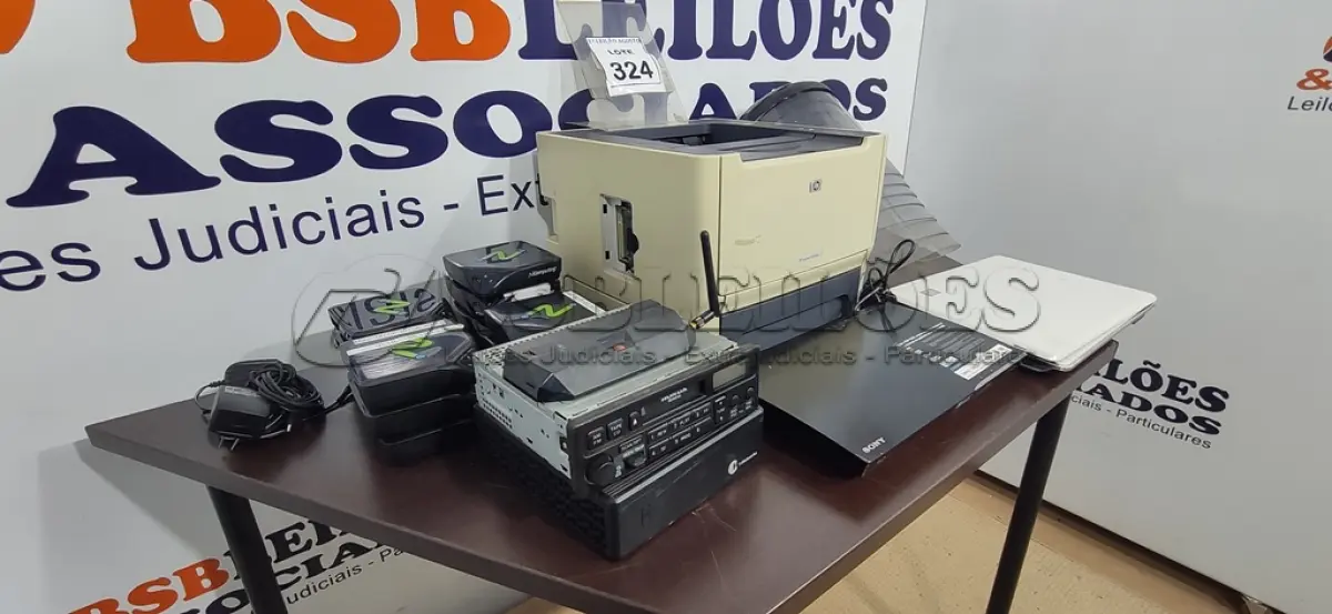 LOTE 324 - 01 IMPRESSORA P2015DNM 01 NOTEBOOK MARCA HP, 14 THIN CLIENTE, 01 MOLDENM 01 BLUERAY, 01 SOM PARA CARRO E 07 PROTETORES FACIAL. (NO ESTADO) ATENÇÃO! FAZER A VISITAÇÃO ANTES DE ARREMATAR, NÃO SABEMOS SE FUNCIONA, LEILÃO NÃO TEM GARANTIA E NEM DEVOLUÇÃO, SUJEITO A POSSÍVEIS AVARIAS VISÍVEIS/OCULTAS E/OU AUSÊNCIA DE COMPONENTES.