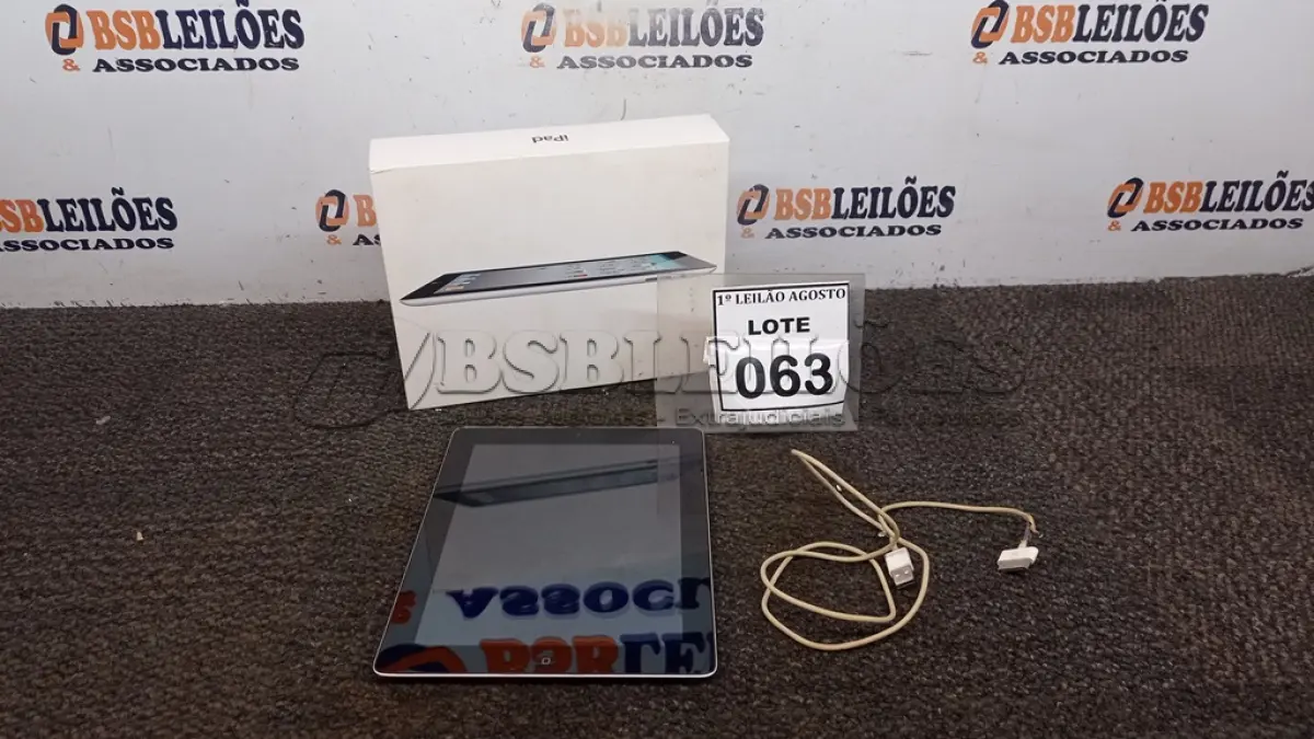 LOTE 063 - 01 IPAD 16G NA CAIXA. (NO ESTADO) ATENÇÃO! FAZER A VISITAÇÃO ANTES DE ARREMATAR, NÃO SABEMOS SE FUNCIONA. LEILÃO NÃO TEM GARANTIA E NEM DEVOLUÇÃO, SUJEITO A POSSÍVEIS AVARIAS VISÍVEIS/OCULTAS E/OU AUSÊNCIA DE COMPONENTES.