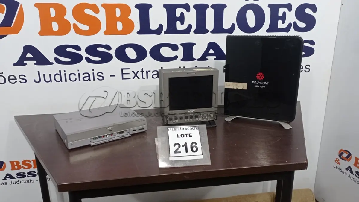 LOTE 216 - 01 SISTEMA DE VIDEOCONFERÊNCIA MARCA SONY, 01 HDX 7000 MARCA POLYCOM E 01 MONITOR PORTÁTIL MODELO LMD 9050 MARCA SONY. (NO ESTADO) ATENÇÃO! FAZER A VISITAÇÃO ANTES DE ARREMATAR, NÃO SABEMOS SE FUNCIONA, LEILÃO NÃO TEM GARANTIA E NEM DEVOLUÇÃO, SUJEITO A POSSÍVEIS AVARIAS VISÍVEIS/OCULTAS E/OU AUSÊNCIA DE COMPONENTES.