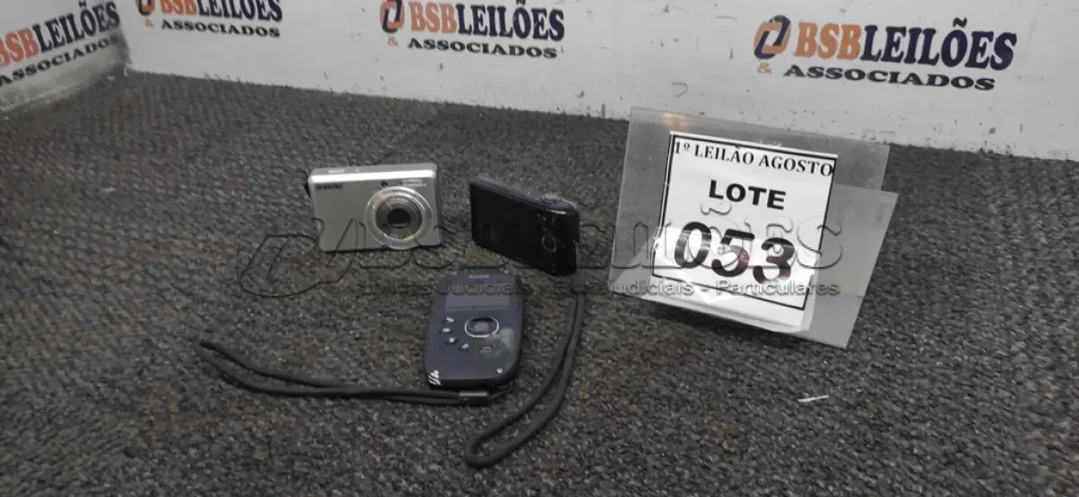 LOTE 053 - 02 CÂMERAS DE FOTOGRÁFICAS E 01 CÂMERA DE VÍDEO DE BOLSO. (NO ESTADO) ATENÇÃO! FAZER A VISITAÇÃO ANTES DE ARREMATAR, NÃO SABEMOS SE FUNCIONA. LEILÃO NÃO TEM GARANTIA E NEM DEVOLUÇÃO, SUJEITO A POSSÍVEIS AVARIAS VISÍVEIS/OCULTAS E/OU AUSÊNCIA DE COMPONENTES.