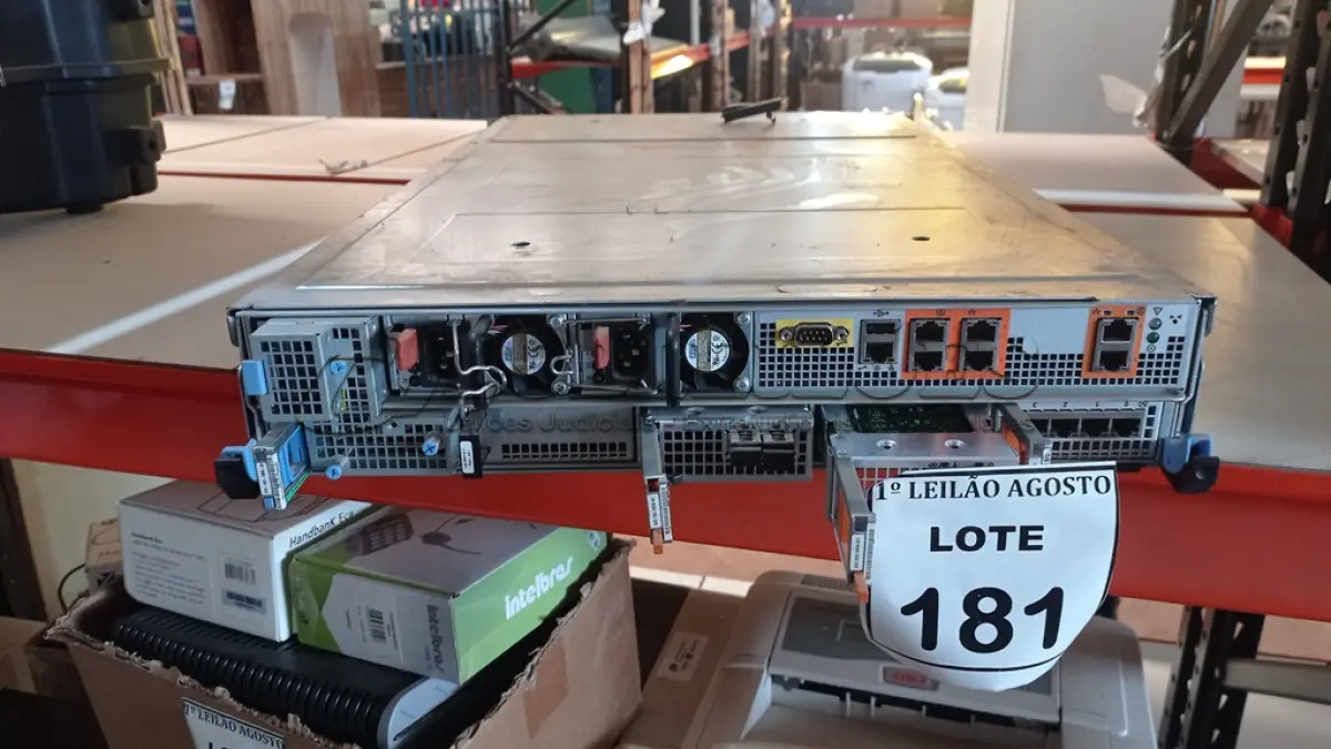 LOTE 181 - 01 SERVIDOR. (NO ESTADO) ATENÇÃO! FAZER A VISITAÇÃO ANTES DE ARREMATAR, NÃO SABEMOS SE FUNCIONA. LEILÃO NÃO TEM GARANTIA E NEM DEVOLUÇÃO, SUJEITO A POSSÍVEIS AVARIAS VISÍVEIS/OCULTAS E/OU AUSÊNCIA DE COMPONENTES.