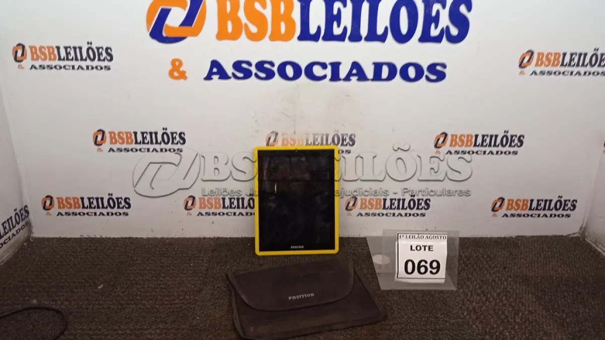 LOTE 069 - 01 TABLET COM CASE MARCA POSITIVO. (NO ESTADO) ATENÇÃO! FAZER A VISITAÇÃO ANTES DE ARREMATAR, NÃO SABEMOS SE FUNCIONA. LEILÃO NÃO TEM GARANTIA E NEM DEVOLUÇÃO, SUJEITO A POSSÍVEIS AVARIAS VISÍVEIS/OCULTAS E/OU AUSÊNCIA DE COMPONENTES.