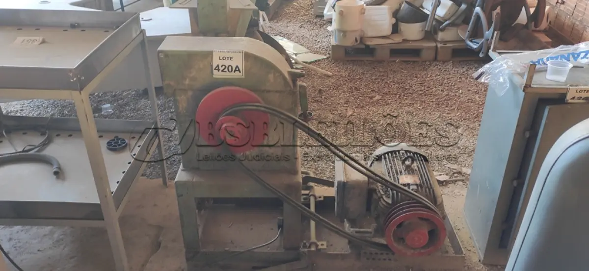 LOTE 420 - 01 FORRAGEIRA. (NO ESTADO) ATENÇÃO! FAZER A VISITAÇÃO ANTES DE ARREMATAR, NÃO SABEMOS SE FUNCIONA, LEILÃO NÃO TEM GARANTIA E NEM DEVOLUÇÃO, SUJEITO A POSSÍVEIS AVARIAS VISÍVEIS/OCULTAS E/OU AUSÊNCIA DE COMPONENTES.
