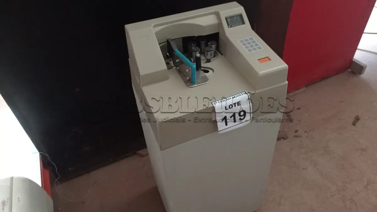 LOTE 119 - 01 MÁQUINA DE CONTAGEM DE CÉDULAS A VÁCUO. (NO ESTADO) ATENÇÃO! FAZER A VISITAÇÃO ANTES DE ARREMATAR, NÃO SABEMOS SE FUNCIONA. LEILÃO NÃO TEM GARANTIA E NEM DEVOLUÇÃO, SUJEITO A POSSÍVEIS AVARIAS VISÍVEIS/OCULTAS E/OU AUSÊNCIA DE COMPONENTES.