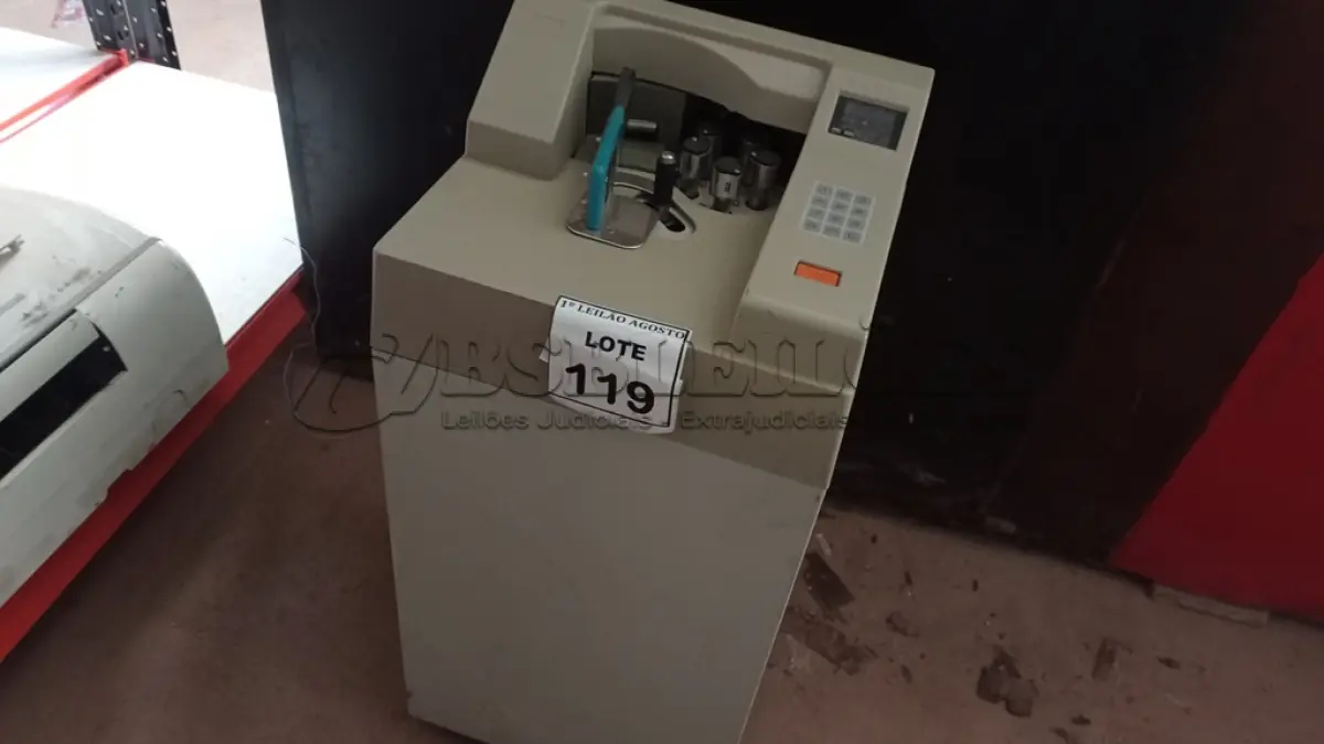 LOTE 119 - 01 MÁQUINA DE CONTAGEM DE CÉDULAS A VÁCUO. (NO ESTADO) ATENÇÃO! FAZER A VISITAÇÃO ANTES DE ARREMATAR, NÃO SABEMOS SE FUNCIONA. LEILÃO NÃO TEM GARANTIA E NEM DEVOLUÇÃO, SUJEITO A POSSÍVEIS AVARIAS VISÍVEIS/OCULTAS E/OU AUSÊNCIA DE COMPONENTES.