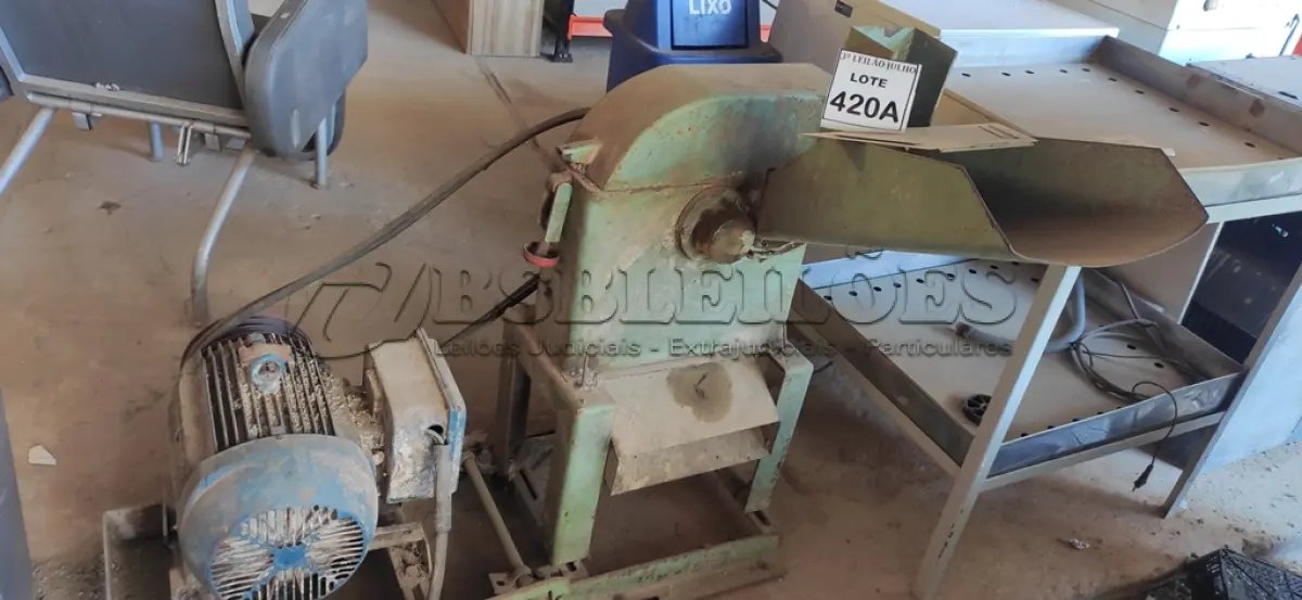 LOTE 420 - 01 FORRAGEIRA. (NO ESTADO) ATENÇÃO! FAZER A VISITAÇÃO ANTES DE ARREMATAR, NÃO SABEMOS SE FUNCIONA, LEILÃO NÃO TEM GARANTIA E NEM DEVOLUÇÃO, SUJEITO A POSSÍVEIS AVARIAS VISÍVEIS/OCULTAS E/OU AUSÊNCIA DE COMPONENTES.