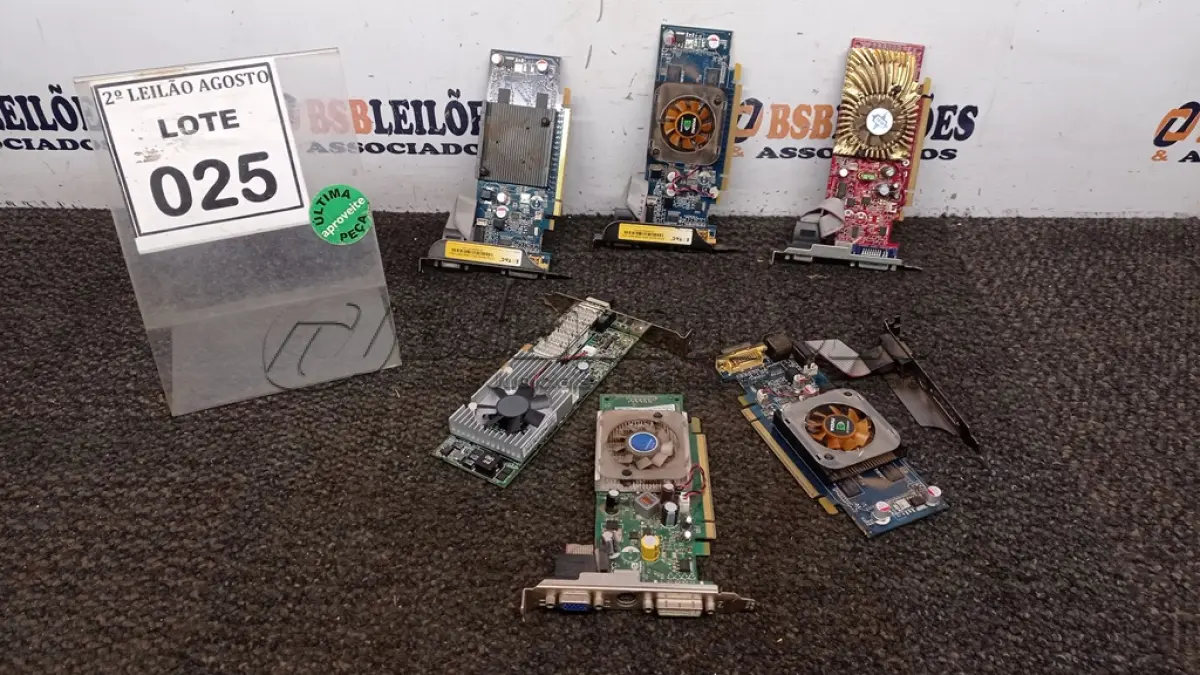 LOTE 025 - 12 PLACAS DE VÍDEO E 01 PLACA USB. (NO ESTADO) ATENÇÃO! FAZER A VISITAÇÃO ANTES DE ARREMATAR, NÃO SABEMOS SE FUNCIONA, LEILÃO NÃO TEM GARANTIA E NEM DEVOLUÇÃO, SUJEITO A POSSÍVEIS AVARIAS VISÍVEIS/OCULTAS E/OU AUSÊNCIA DE COMPONENTES.