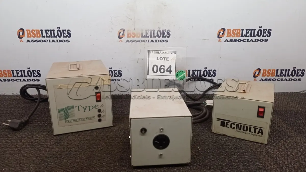 LOTE 064 - 03 TRANSFORMADORES MARCAS E MODELOS DIVERSOS. (NO ESTADO) ATENÇÃO! FAZER A VISITAÇÃO ANTES DE ARREMATAR, NÃO SABEMOS SE FUNCIONA, LEILÃO NÃO TEM GARANTIA E NEM DEVOLUÇÃO, SUJEITO A POSSÍVEIS AVARIAS VISÍVEIS/OCULTAS E/OU AUSÊNCIA DE COMPONENTES.