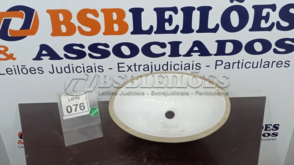 LOTE 076 - 01 CUBA PARA PIA DE BANHEIRO NA COR BRANCA. (NO ESTADO) ATENÇÃO! FAZER A VISITAÇÃO ANTES DE ARREMATAR, NÃO SABEMOS SE FUNCIONA. LEILÃO NÃO TEM GARANTIA E NEM DEVOLUÇÃO, SUJEITO A POSSÍVEIS AVARIAS VISÍVEIS/OCULTAS E/OU AUSÊNCIA DE COMPONENTES.