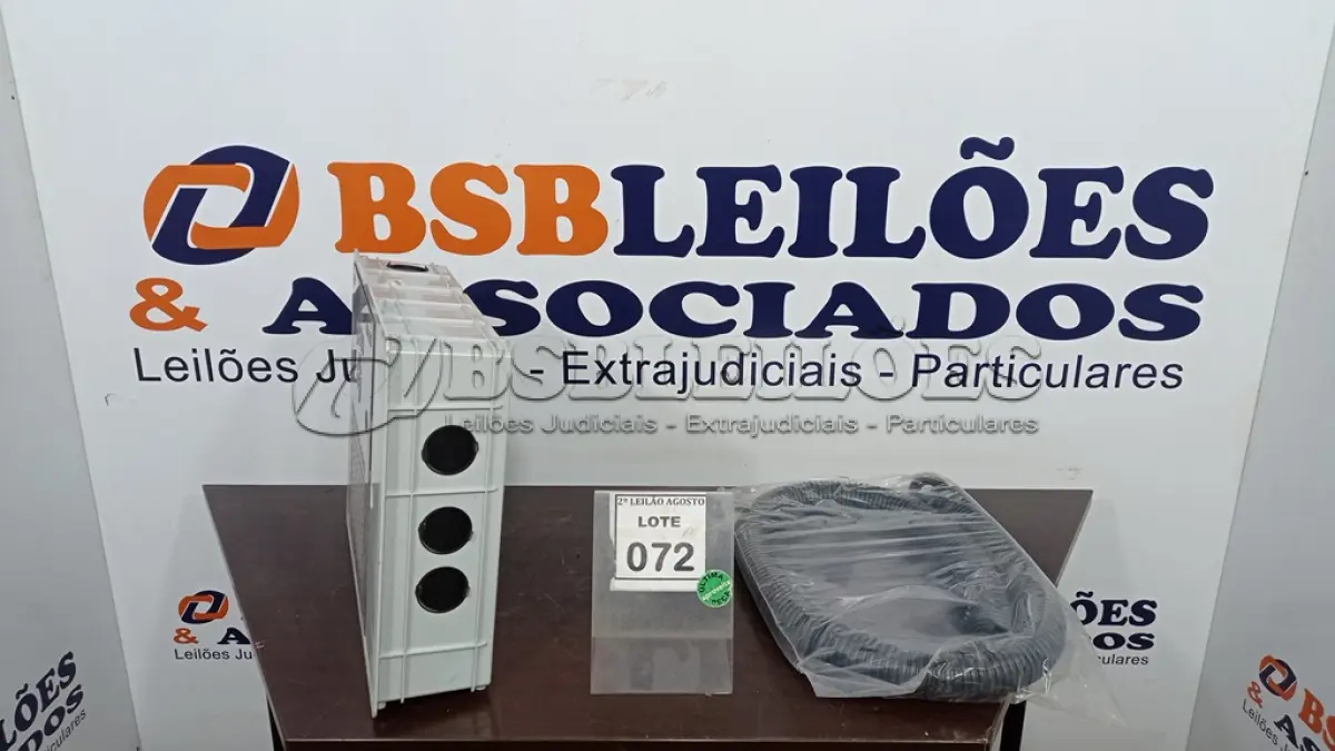 LOTE 072 - 01 CAIXA PLÁSTICA PARA UNIDADE DE MEDIÇÃO DE ÁGUA. (NO ESTADO) ATENÇÃO! FAZER A VISITAÇÃO ANTES DE ARREMATAR, NÃO SABEMOS SE FUNCIONA, LEILÃO NÃO TEM GARANTIA E NEM DEVOLUÇÃO, SUJEITO A POSSÍVEIS AVARIAS VISÍVEIS/OCULTAS E/OU AUSÊNCIA DE COMPONENTES.