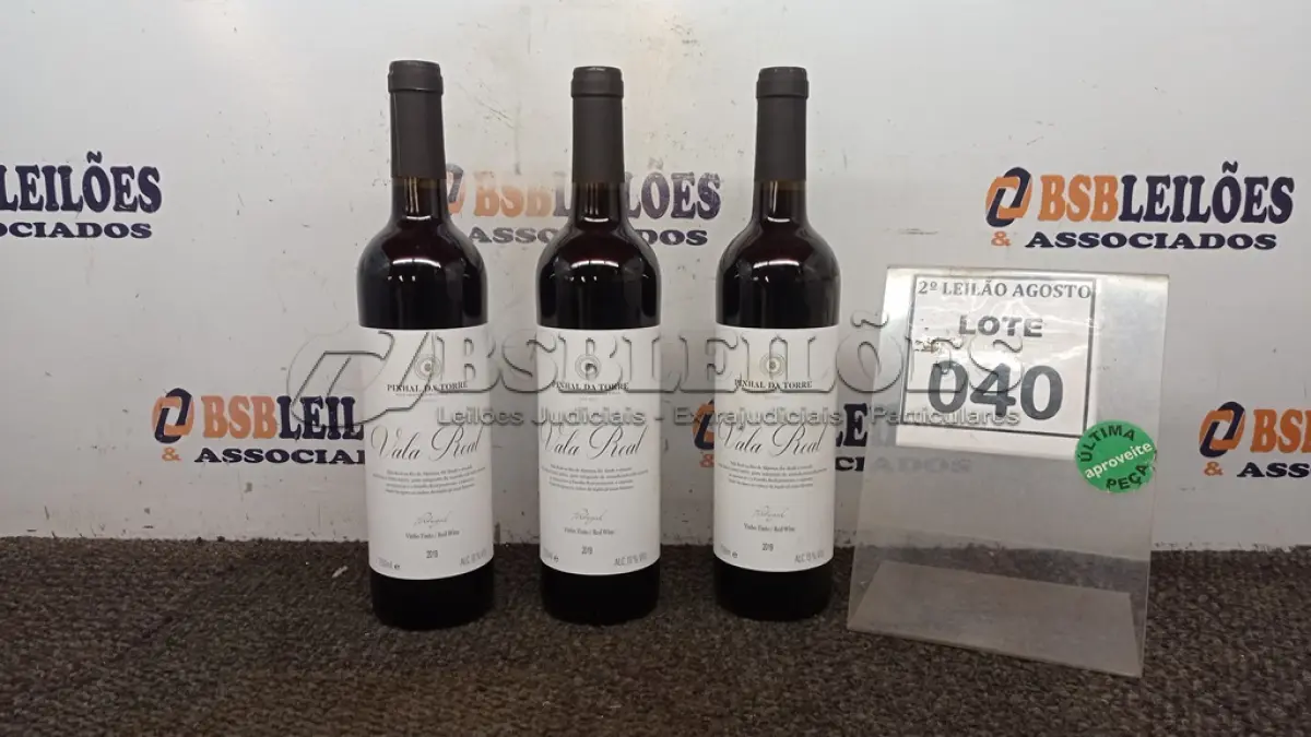 LOTE 040 - 03 GARRAFAS DE VINHO TINTO VALA REAL PORTUGUÊS SAFRA 2019 750ML. (NO ESTADO) ATENÇÃO! FAZER A VISITAÇÃO ANTES DE ARREMATAR, NÃO SABEMOS SE FUNCIONA, LEILÃO NÃO TEM GARANTIA E NEM DEVOLUÇÃO, SUJEITO A POSSÍVEIS AVARIAS VISÍVEIS/OCULTAS E/OU AUSÊNCIA DE COMPONENTES.