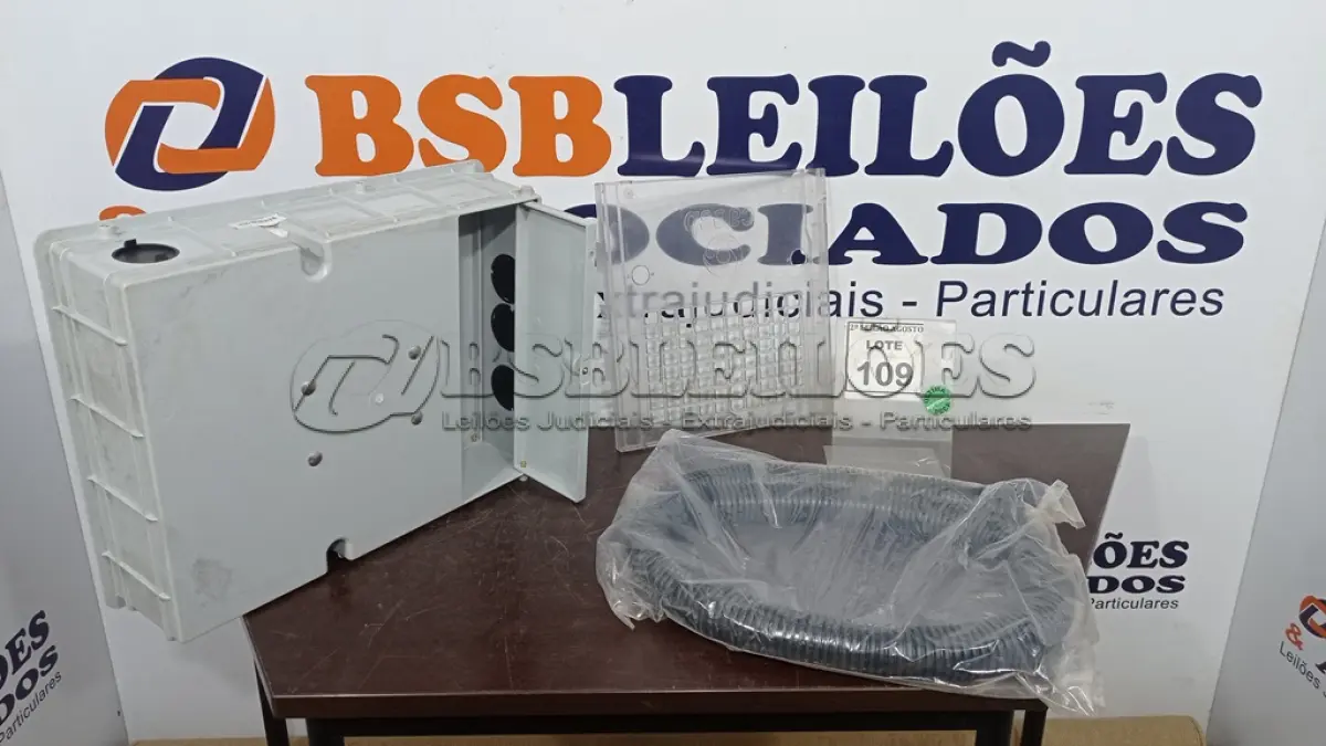 LOTE 109 - 01 CAIXA PLÁSTICA PARA UNIDADE DE MEDIÇÃO DE ÁGUA. (NO ESTADO) ATENÇÃO! FAZER A VISITAÇÃO ANTES DE ARREMATAR, NÃO SABEMOS SE FUNCIONA, LEILÃO NÃO TEM GARANTIA E NEM DEVOLUÇÃO, SUJEITO A POSSÍVEIS AVARIAS VISÍVEIS/OCULTAS E/OU AUSÊNCIA DE COMPONENTES.