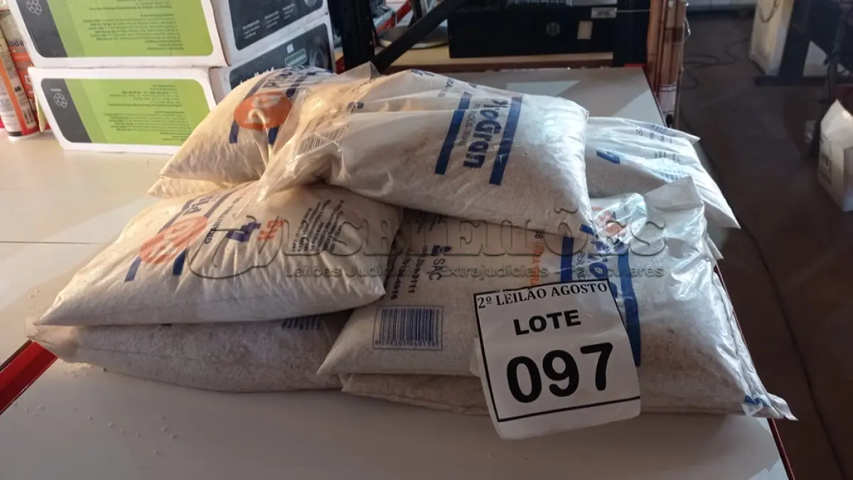 LOTE 097 - 10 PACOTES DE GRANITINA/08 PARA GRAFIADO COM 4KG CADA. (NO ESTADO) ATENÇÃO! FAZER A VISITAÇÃO ANTES DE ARREMATAR, NÃO SABEMOS SE FUNCIONA. LEILÃO NÃO TEM GARANTIA E NEM DEVOLUÇÃO, SUJEITO A POSSÍVEIS AVARIAS VISÍVEIS/OCULTAS E/OU AUSÊNCIA DE COMPONENTES.
