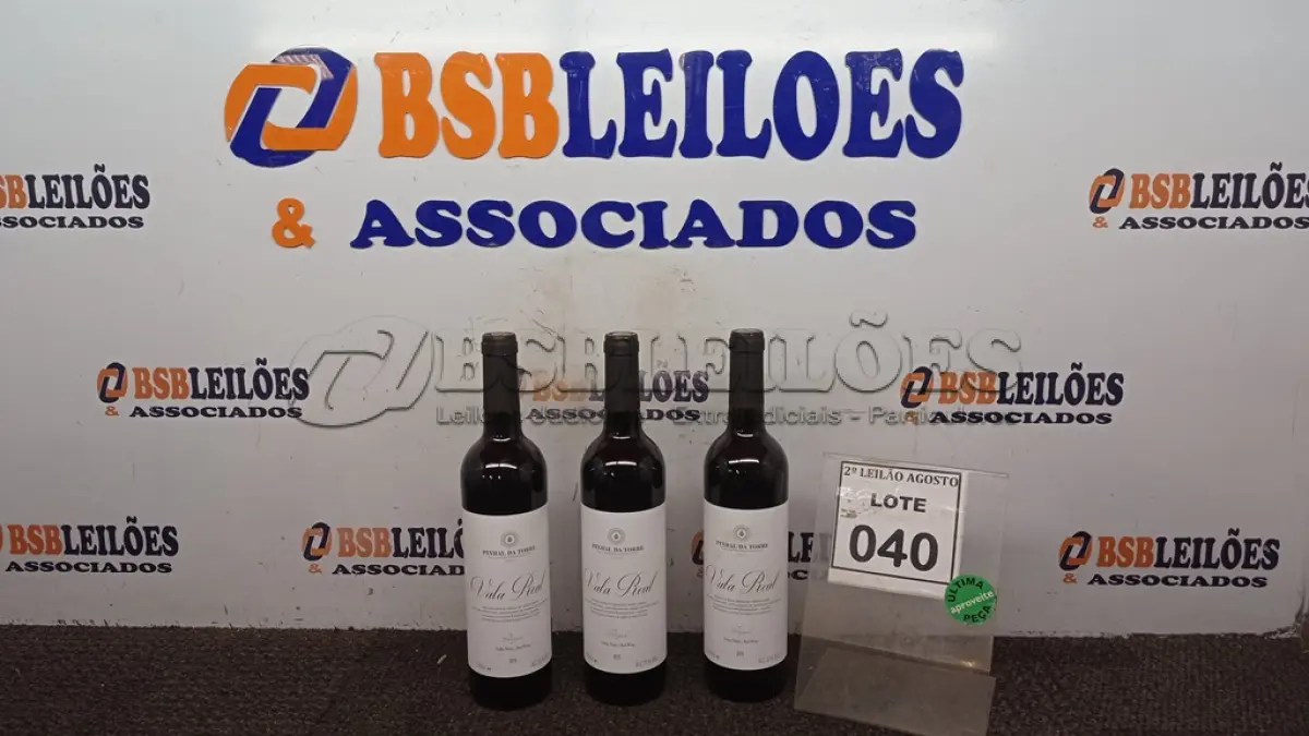 LOTE 040 - 03 GARRAFAS DE VINHO TINTO VALA REAL PORTUGUÊS SAFRA 2019 750ML. (NO ESTADO) ATENÇÃO! FAZER A VISITAÇÃO ANTES DE ARREMATAR, NÃO SABEMOS SE FUNCIONA, LEILÃO NÃO TEM GARANTIA E NEM DEVOLUÇÃO, SUJEITO A POSSÍVEIS AVARIAS VISÍVEIS/OCULTAS E/OU AUSÊNCIA DE COMPONENTES.