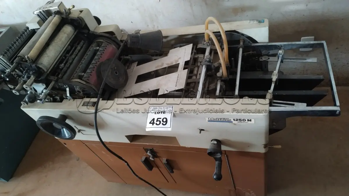 LOTE 459 - 01 MÁQUINA IMPRESSORA OFFSET MARCA MULTILITH 1250N. (NO ESTADO) ATENÇÃO! FAZER A VISITAÇÃO ANTES DE ARREMATAR, NÃO SABEMOS SE FUNCIONA, LEILÃO NÃO TEM GARANTIA E NEM DEVOLUÇÃO, SUJEITO A POSSÍVEIS AVARIAS VISÍVEIS/OCULTAS E/OU AUSÊNCIA DE COMPONENTES.