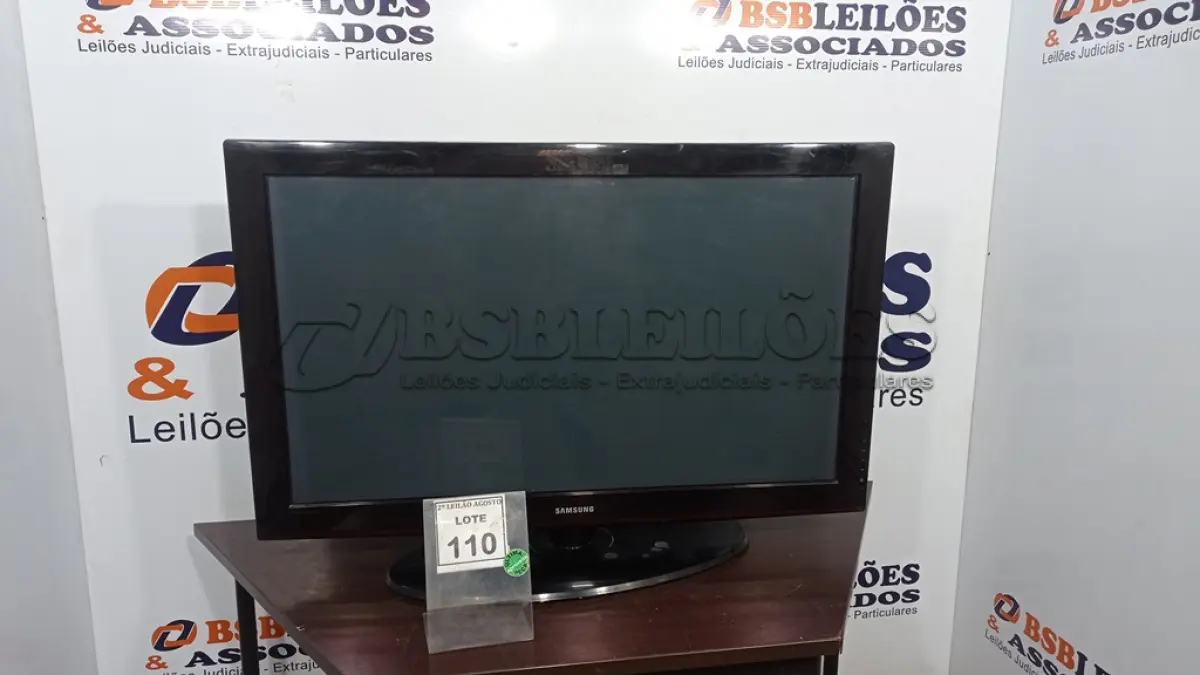 LOTE 110 - 01 TV LCD 42’’ MARCA SAMSUNG. (NO ESTADO) ATENÇÃO! FAZER A VISITAÇÃO ANTES DE ARREMATAR, NÃO SABEMOS SE FUNCIONA. LEILÃO NÃO TEM GARANTIA E NEM DEVOLUÇÃO, SUJEITO A POSSÍVEIS AVARIAS VISÍVEIS/OCULTAS E/OU AUSÊNCIA DE COMPONENTES.