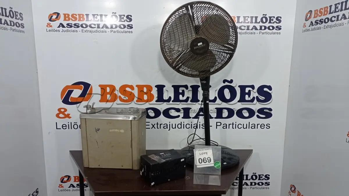 LOTE 069 - 01 VENTILADOR, 01 BEBEDOURO DE PAREDE E 01 ESTABILIZADOR. (NO ESTADO) ATENÇÃO! FAZER A VISITAÇÃO ANTES DE ARREMATAR, NÃO SABEMOS SE FUNCIONA, LEILÃO NÃO TEM GARANTIA E NEM DEVOLUÇÃO, SUJEITO A POSSÍVEIS AVARIAS VISÍVEIS/OCULTAS E/OU AUSÊNCIA DE COMPONENTES.