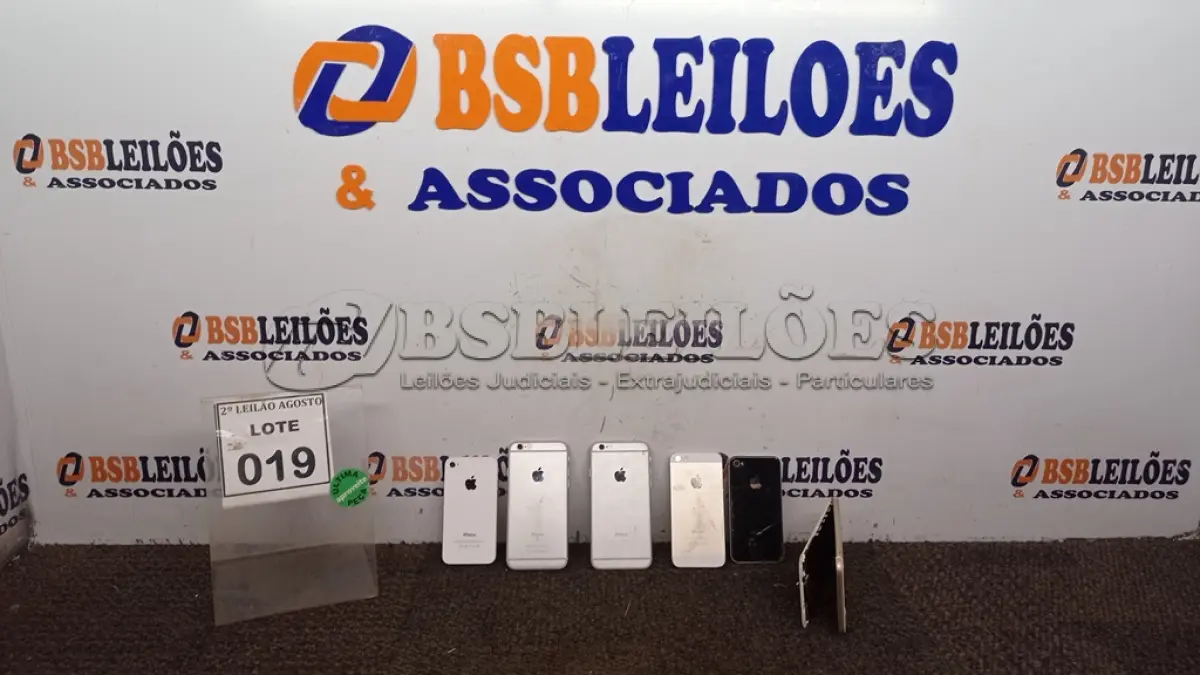 LOTE 019 - 06 IPHONES DE MODELOS DIVERSOS PARA RETIRADA DE PEÇAS. (NO ESTADO) ATENÇÃO! FAZER A VISITAÇÃO ANTES DE ARREMATAR, NÃO SABEMOS SE FUNCIONA, LEILÃO NÃO TEM GARANTIA E NEM DEVOLUÇÃO, SUJEITO A POSSÍVEIS AVARIAS VISÍVEIS/OCULTAS E/OU AUSÊNCIA DE COMPONENTES.