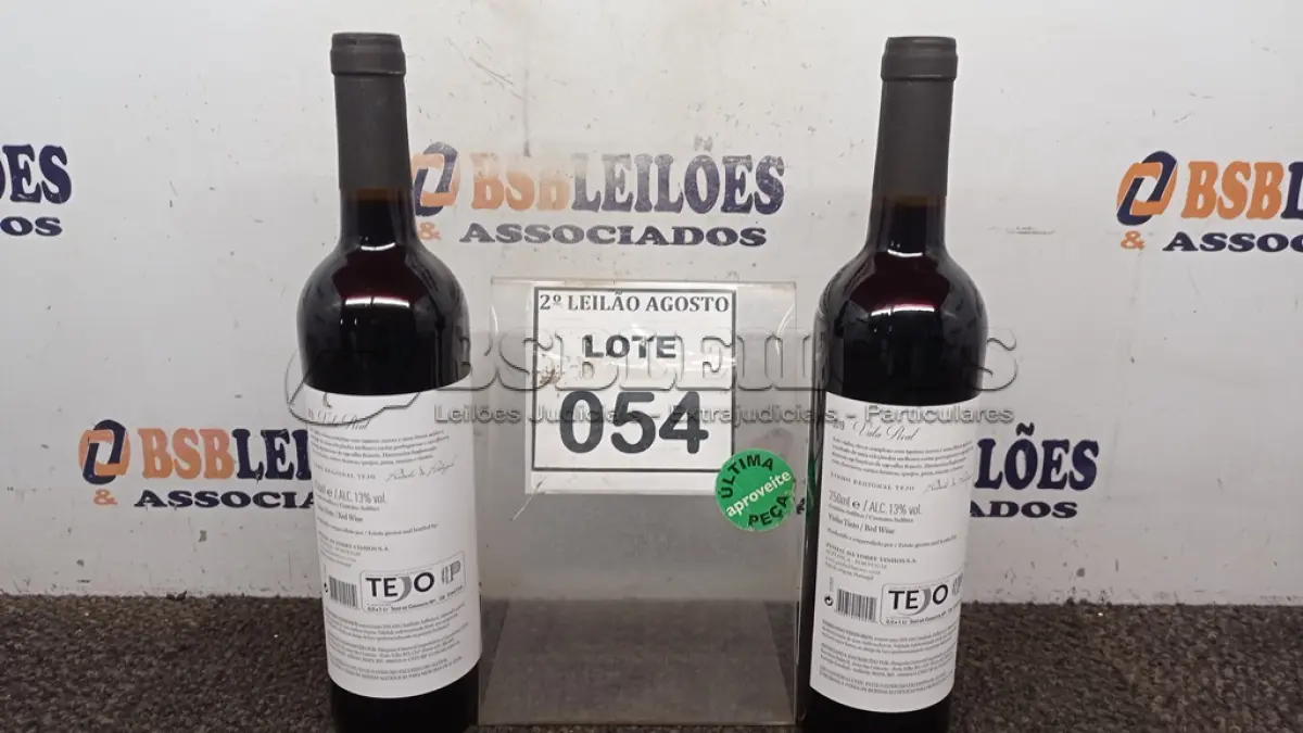LOTE 054 - 02 GARRAFAS DE VINHO TINTO VALA REAL PORTUGUÊS SAFRA 2019 750ML. (NO ESTADO) ATENÇÃO! FAZER A VISITAÇÃO ANTES DE ARREMATAR, NÃO SABEMOS SE FUNCIONA, LEILÃO NÃO TEM GARANTIA E NEM DEVOLUÇÃO, SUJEITO A POSSÍVEIS AVARIAS VISÍVEIS/OCULTAS E/OU AUSÊNCIA DE COMPONENTES.