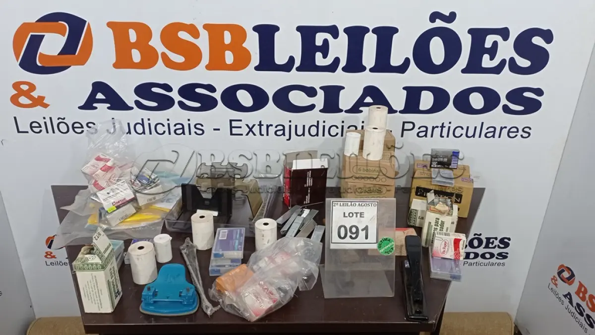 LOTE 091 - 01 LOTE COM GRANDE QUANTIDADE DE GRAMPOS DE PAPEIS E MATÉRIAS DIVERSOS PARA ESCRITÓRIO. (NO ESTADO) ATENÇÃO! FAZER A VISITAÇÃO ANTES DE ARREMATAR, NÃO SABEMOS SE FUNCIONA, LEILÃO NÃO TEM GARANTIA E NEM DEVOLUÇÃO, SUJEITO A POSSÍVEIS AVARIAS VISÍVEIS/OCULTAS E/OU AUSÊNCIA DE COMPONENTES.