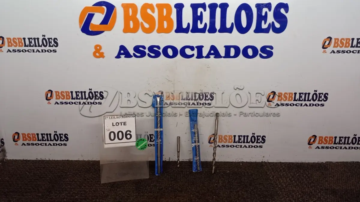 LOTE 006 - 04 BROCAS SDS PLUSS. (NO ESTADO) ATENÇÃO! FAZER A VISITAÇÃO ANTES DE ARREMATAR, NÃO SABEMOS SE FUNCIONA, LEILÃO NÃO TEM GARANTIA E NEM DEVOLUÇÃO, SUJEITO A POSSÍVEIS AVARIAS VISÍVEIS/OCULTAS E/OU AUSÊNCIA DE COMPONENTES.