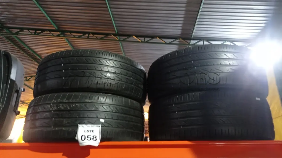 LOTE 058 - 04 PNEUS 235 50+- ARO 19. (NO ESTADO) ATENÇÃO! FAZER A VISITAÇÃO ANTES DE ARREMATAR, NÃO SABEMOS SE FUNCIONA, LEILÃO NÃO TEM GARANTIA E NEM DEVOLUÇÃO, SUJEITO A POSSÍVEIS AVARIAS VISÍVEIS/OCULTAS E/OU AUSÊNCIA DE COMPONENTES.