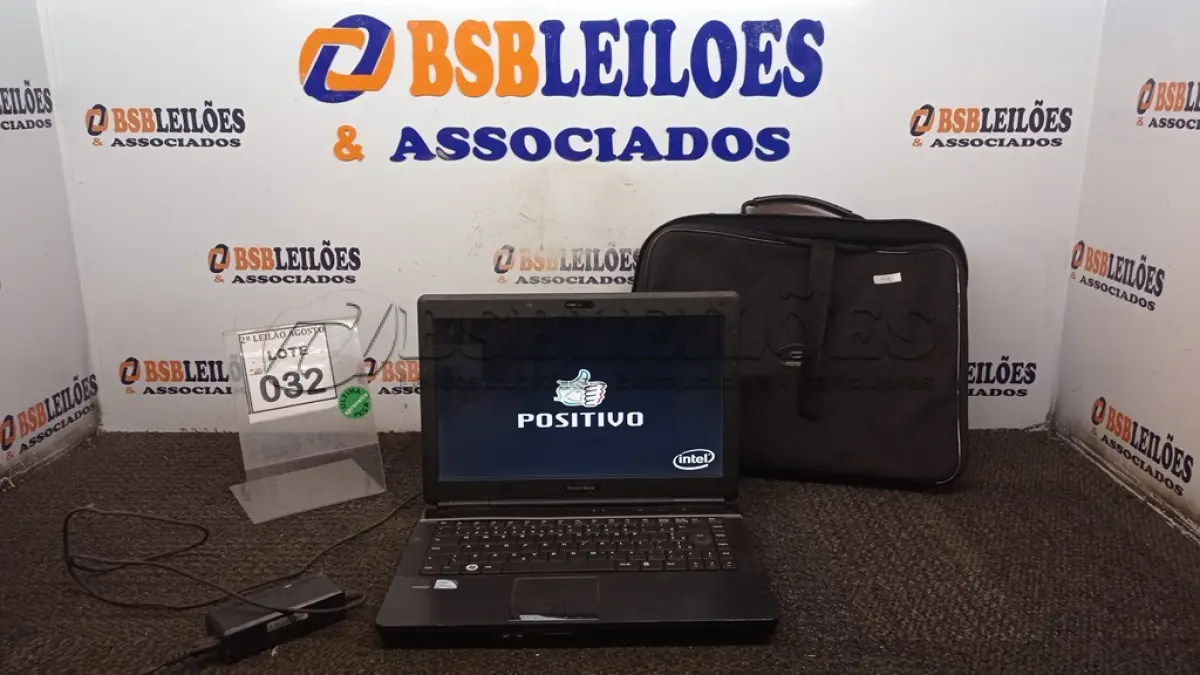 LOTE 032 - 01 NOTEBOOK COM FONTE E BOLSA MARCA POSITIVO. (NO ESTADO) ATENÇÃO! FAZER A VISITAÇÃO ANTES DE ARREMATAR, NÃO SABEMOS SE FUNCIONA, LEILÃO NÃO TEM GARANTIA E NEM DEVOLUÇÃO, SUJEITO A POSSÍVEIS AVARIAS VISÍVEIS/OCULTAS E/OU AUSÊNCIA DE COMPONENTES.
