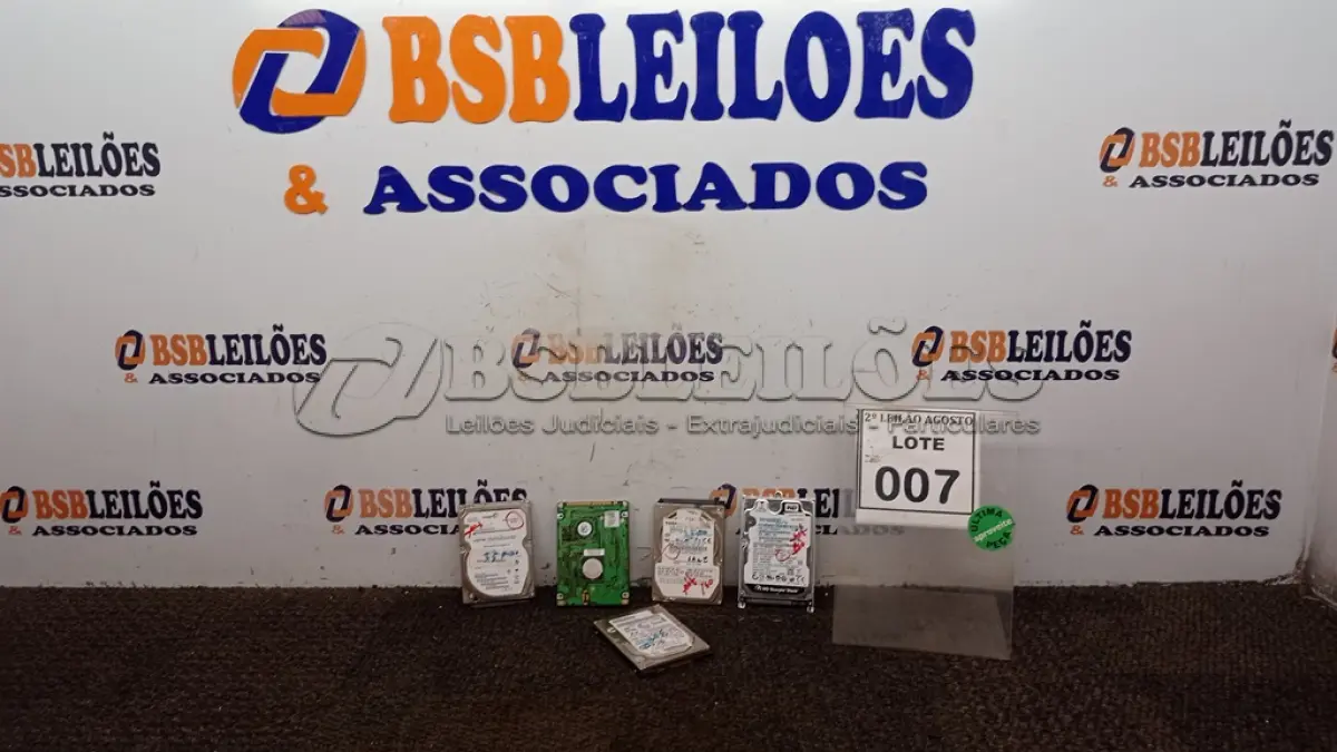 LOTE 007 - 05 HD PARA PC E VÁRIOS MOSQUETÕES. (NO ESTADO) ATENÇÃO! FAZER A VISITAÇÃO ANTES DE ARREMATAR, NÃO SABEMOS SE FUNCIONA, LEILÃO NÃO TEM GARANTIA E NEM DEVOLUÇÃO, SUJEITO A POSSÍVEIS AVARIAS VISÍVEIS/OCULTAS E/OU AUSÊNCIA DE COMPONENTES.