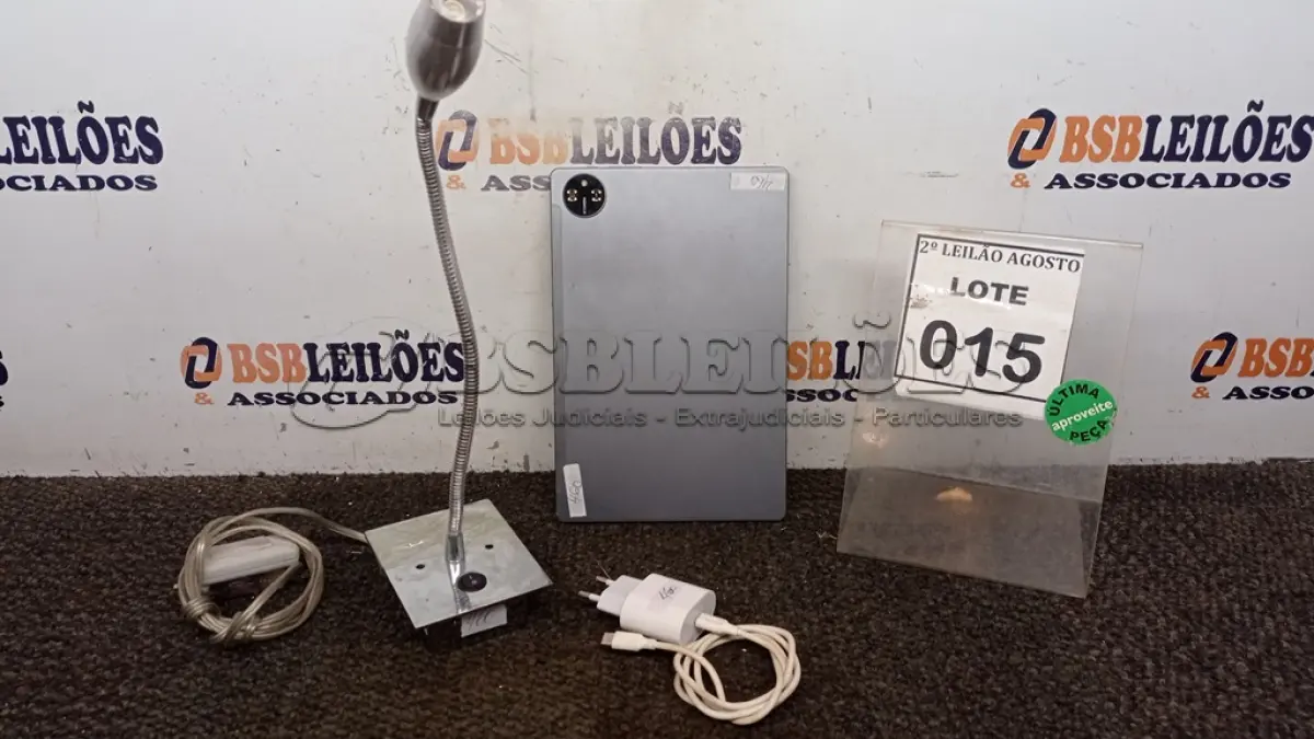 LOTE 015 - 01 TABLET COM CARREGADOR. (NO ESTADO) ATENÇÃO! FAZER A VISITAÇÃO ANTES DE ARREMATAR, NÃO SABEMOS SE FUNCIONA, LEILÃO NÃO TEM GARANTIA E NEM DEVOLUÇÃO, SUJEITO A POSSÍVEIS AVARIAS VISÍVEIS/OCULTAS E/OU AUSÊNCIA DE COMPONENTES.