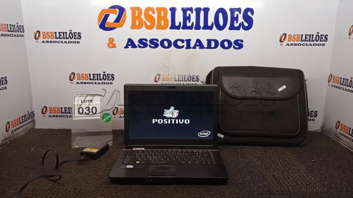 LOTE 030 - 01 NOTEBOOK COM FONTE E BOLSA MARCA POSITIVO. (NO ESTADO) ATENÇÃO! FAZER A VISITAÇÃO ANTES DE ARREMATAR, NÃO SABEMOS SE FUNCIONA, LEILÃO NÃO TEM GARANTIA E NEM DEVOLUÇÃO, SUJEITO A POSSÍVEIS AVARIAS VISÍVEIS/OCULTAS E/OU AUSÊNCIA DE COMPONENTES.