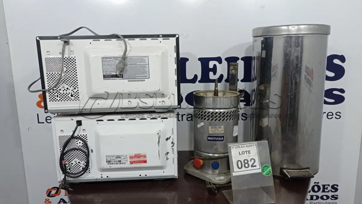 LOTE 082 - 02 MICRO-ONDAS SEM PRATO, 01 LIXEIRA EM INOX E 01 PROCESSADOR DE ALIMENTOS MARCA METVISA. (NO ESTADO) ATENÇÃO! FAZER A VISITAÇÃO ANTES DE ARREMATAR, NÃO SABEMOS SE FUNCIONA. LEILÃO NÃO TEM GARANTIA E NEM DEVOLUÇÃO, SUJEITO A POSSÍVEIS AVARIAS VISÍVEIS/OCULTAS E/OU AUSÊNCIA DE COMPONENTES.