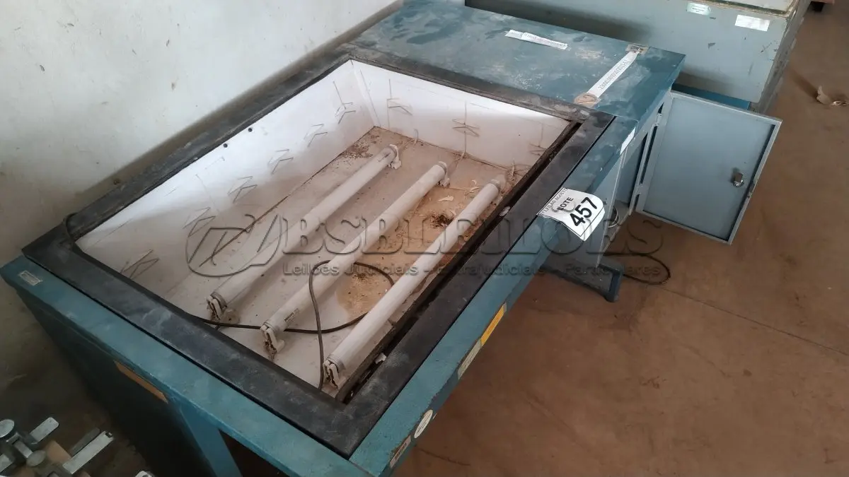 LOTE 457 - 01 MÁQUINA DE REVELAÇÃO DE CHAPAS. (NO ESTADO) ATENÇÃO! FAZER A VISITAÇÃO ANTES DE ARREMATAR, NÃO SABEMOS SE FUNCIONA, LEILÃO NÃO TEM GARANTIA E NEM DEVOLUÇÃO, SUJEITO A POSSÍVEIS AVARIAS VISÍVEIS/OCULTAS E/OU AUSÊNCIA DE COMPONENTES.