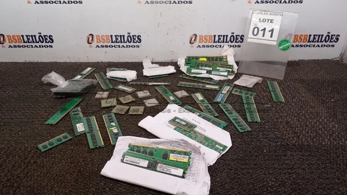 LOTE 011 - 01 LOTE GRANDE QUANTIDADE DE MEMORIAS PARA PC E NOTEBOOKS. (NO ESTADO) ATENÇÃO! FAZER A VISITAÇÃO ANTES DE ARREMATAR, NÃO SABEMOS SE FUNCIONA, LEILÃO NÃO TEM GARANTIA E NEM DEVOLUÇÃO, SUJEITO A POSSÍVEIS AVARIAS VISÍVEIS/OCULTAS E/OU AUSÊNCIA DE COMPONENTES.