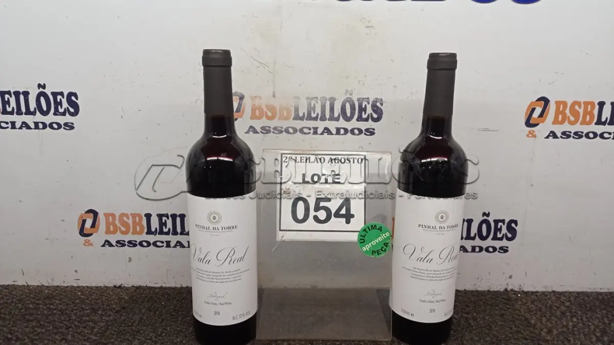 LOTE 054 - 02 GARRAFAS DE VINHO TINTO VALA REAL PORTUGUÊS SAFRA 2019 750ML. (NO ESTADO) ATENÇÃO! FAZER A VISITAÇÃO ANTES DE ARREMATAR, NÃO SABEMOS SE FUNCIONA, LEILÃO NÃO TEM GARANTIA E NEM DEVOLUÇÃO, SUJEITO A POSSÍVEIS AVARIAS VISÍVEIS/OCULTAS E/OU AUSÊNCIA DE COMPONENTES.