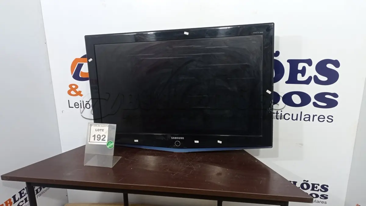 LOTE 192 - 01 TV LCD 40’’ MARCA SAMSUNG. (NO ESTADO) ATENÇÃO! FAZER A VISITAÇÃO ANTES DE ARREMATAR, NÃO SABEMOS SE FUNCIONA. LEILÃO NÃO TEM GARANTIA E NEM DEVOLUÇÃO, SUJEITO A POSSÍVEIS AVARIAS VISÍVEIS/OCULTAS E/OU AUSÊNCIA DE COMPONENTES.