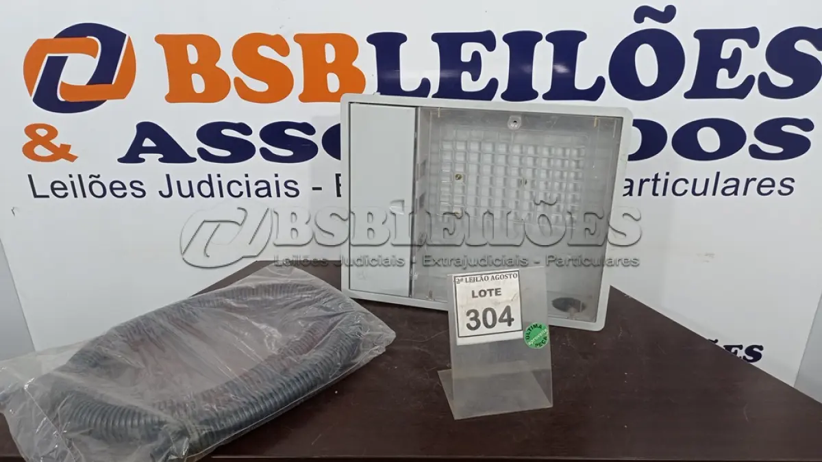 LOTE 304 - 01 CAIXA PLÁSTICA PARA UNIDADE DE MEDIÇÃO DE ÁGUA. (NO ESTADO) ATENÇÃO! FAZER A VISITAÇÃO ANTES DE ARREMATAR, NÃO SABEMOS SE FUNCIONA, LEILÃO NÃO TEM GARANTIA E NEM DEVOLUÇÃO, SUJEITO A POSSÍVEIS AVARIAS VISÍVEIS/OCULTAS E/OU AUSÊNCIA DE COMPONENTES.