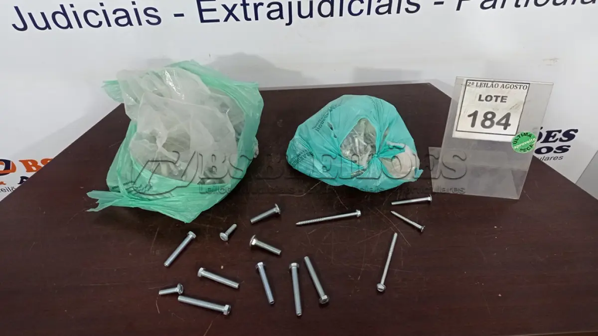 LOTE 184 - 01 LOTE COM GRANDE QUANTIDADE DE PARAFUSOS E PORCAS. (NO ESTADO) ATENÇÃO! FAZER A VISITAÇÃO ANTES DE ARREMATAR, NÃO SABEMOS SE FUNCIONA, LEILÃO NÃO TEM GARANTIA E NEM DEVOLUÇÃO, SUJEITO A POSSÍVEIS AVARIAS VISÍVEIS/OCULTAS E/OU AUSÊNCIA DE COMPONENTES.