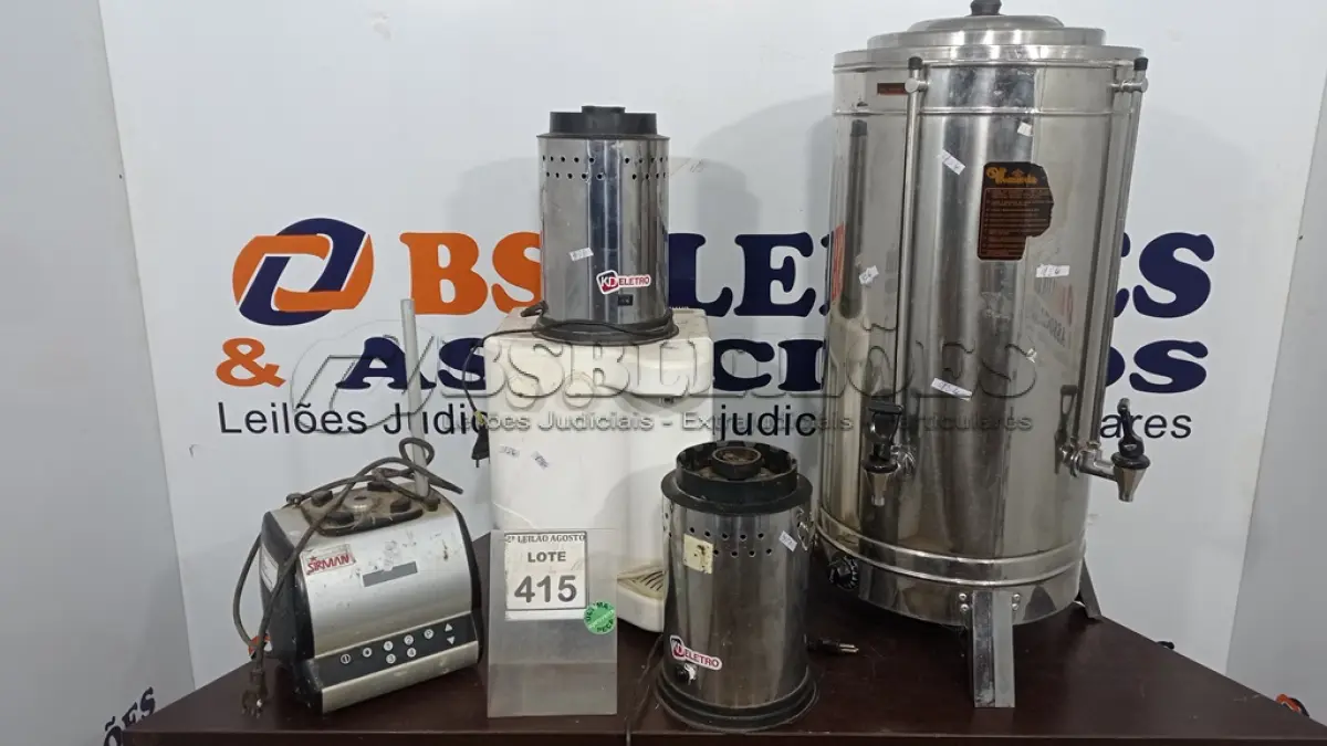 LOTE 415 - 03 BASES DE LIQUIDIFICADOR INDUSTRIAL, 01 BEBEDOURO DE PAREDE E 01 CAFETEIRA INDUSTRIAL. (NO ESTADO) ATENÇÃO! FAZER A VISITAÇÃO ANTES DE ARREMATAR, NÃO SABEMOS SE FUNCIONA. LEILÃO NÃO TEM GARANTIA E NEM DEVOLUÇÃO, SUJEITO A POSSÍVEIS AVARIAS VISÍVEIS/OCULTAS E/OU AUSÊNCIA DE COMPONENTES.