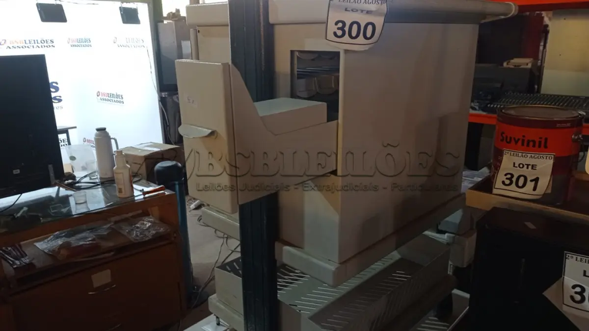 LOTE 300 - 01 CARRINHO DE MEDICAMENTOS. (NO ESTADO) ATENÇÃO! FAZER A VISITAÇÃO ANTES DE ARREMATAR, NÃO SABEMOS SE FUNCIONA. LEILÃO NÃO TEM GARANTIA E NEM DEVOLUÇÃO, SUJEITO A POSSÍVEIS AVARIAS VISÍVEIS/OCULTAS E/OU AUSÊNCIA DE COMPONENTES.