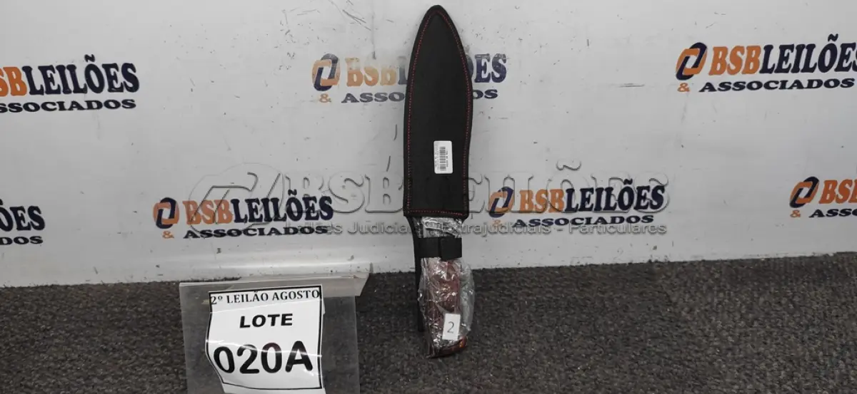LOTE 020 - 01 FACA IMPORTADA AÇO INOXIDÁVEL CABO EM MADEIRA COM DETALHE DE ESCORPIÃO NA GUARDA  FULL TANG BAINHA DE NYLON TAMANHO TOTAL 32CM PESO 390G JÁ AFIADA  .(NO ESTADO) ATENÇÃO! FAZER A VISITAÇÃO ANTES DE ARREMATAR, NÃO SABEMOS SE FUNCIONA. LEILÃO NÃO TEM GARANTIA E NEM DEVOLUÇÃO, SUJEITO A POSSÍVEIS AVARIAS VISÍVEIS/OCULTAS E/OU AUSÊNCIA DE COMPONENTES.
